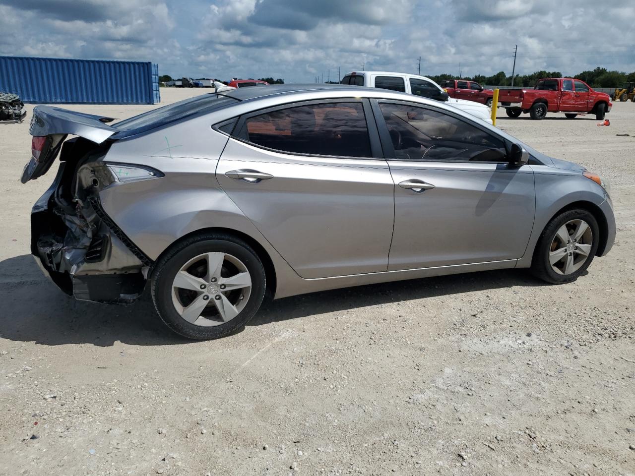 2013 Hyundai Elantra - Image 3