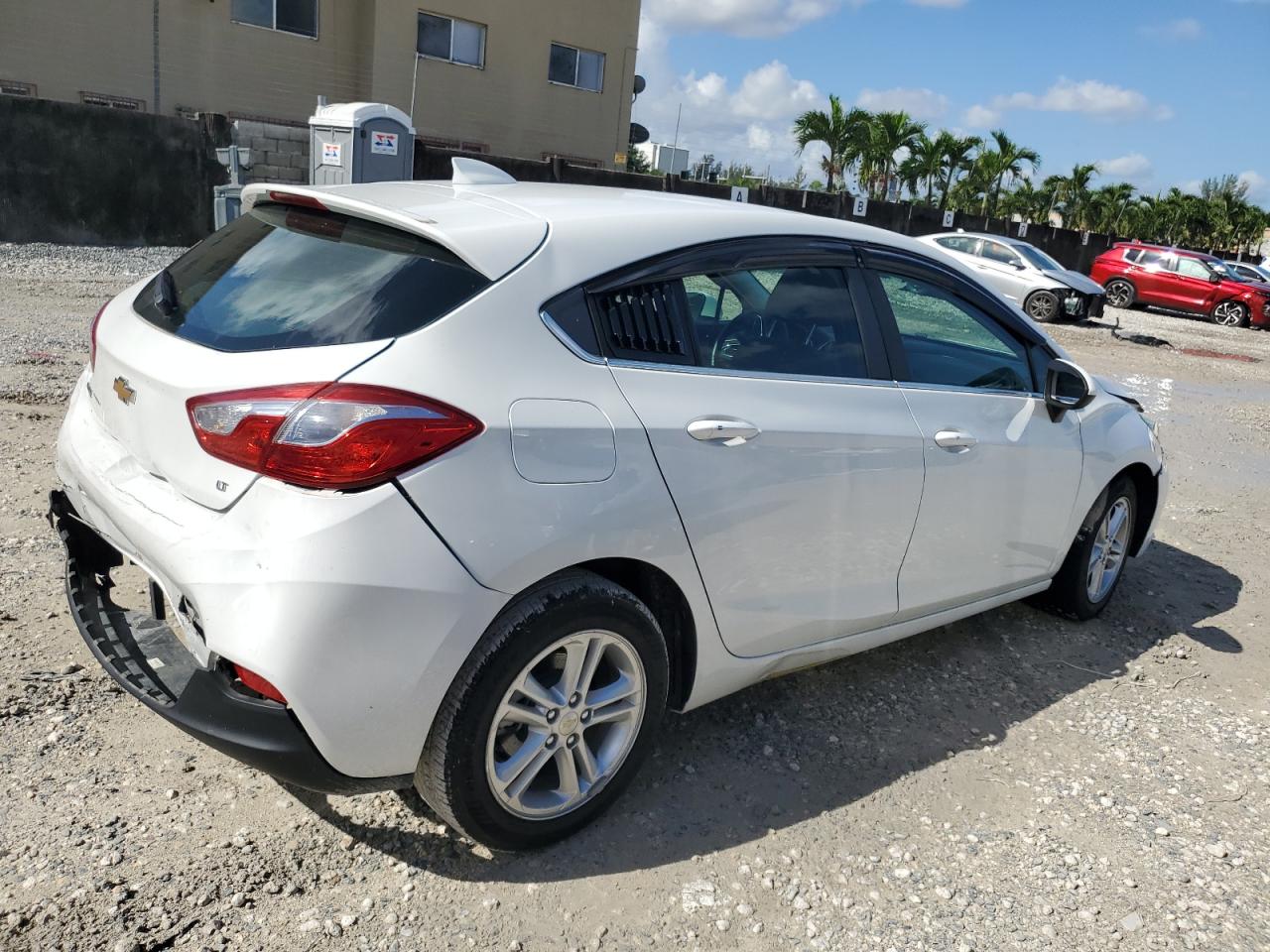 2018 Chevrolet Cruze - Image 3