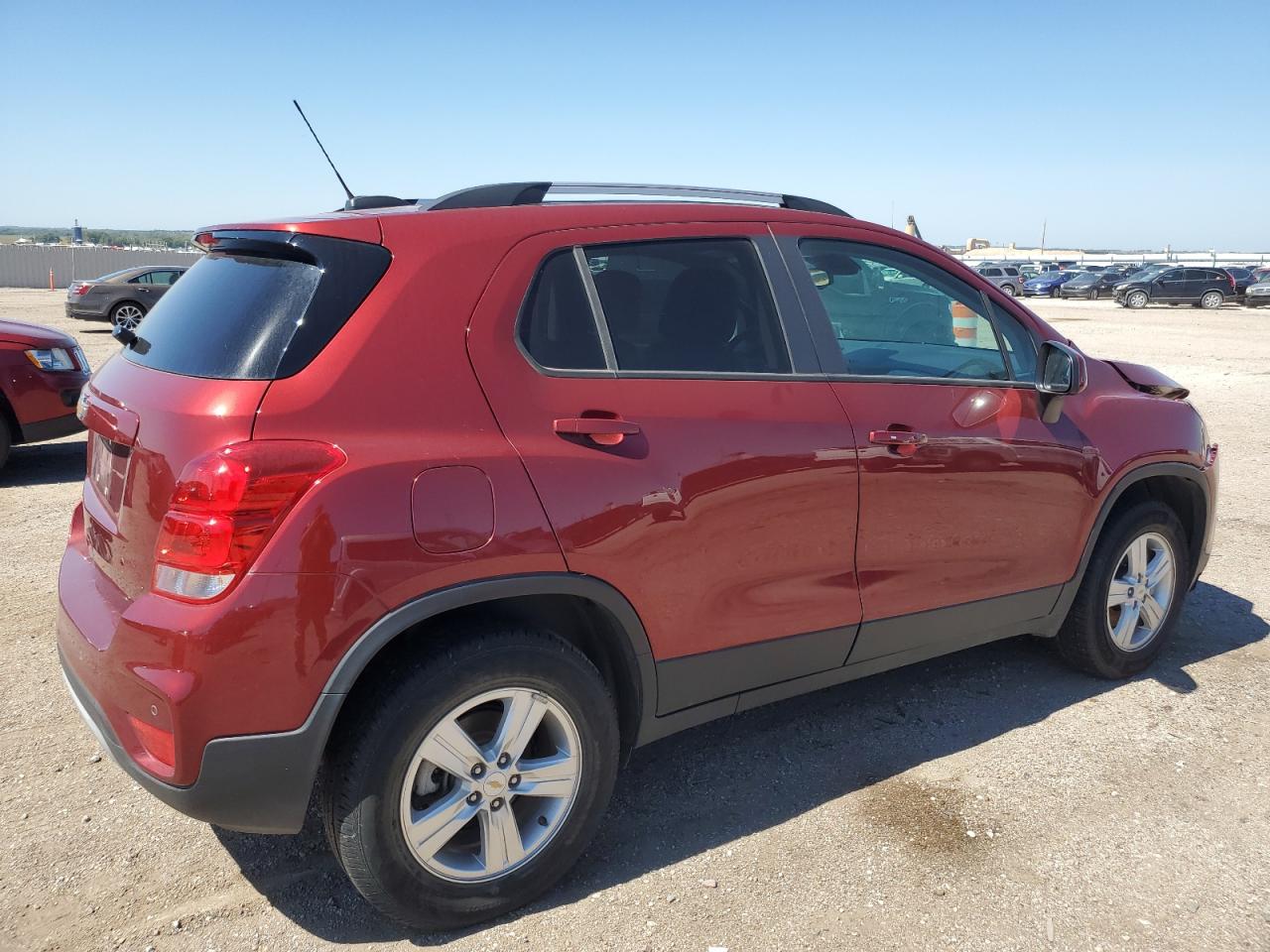 KL7CJPSB8MB347567 Chevrolet Trax 1LT 3