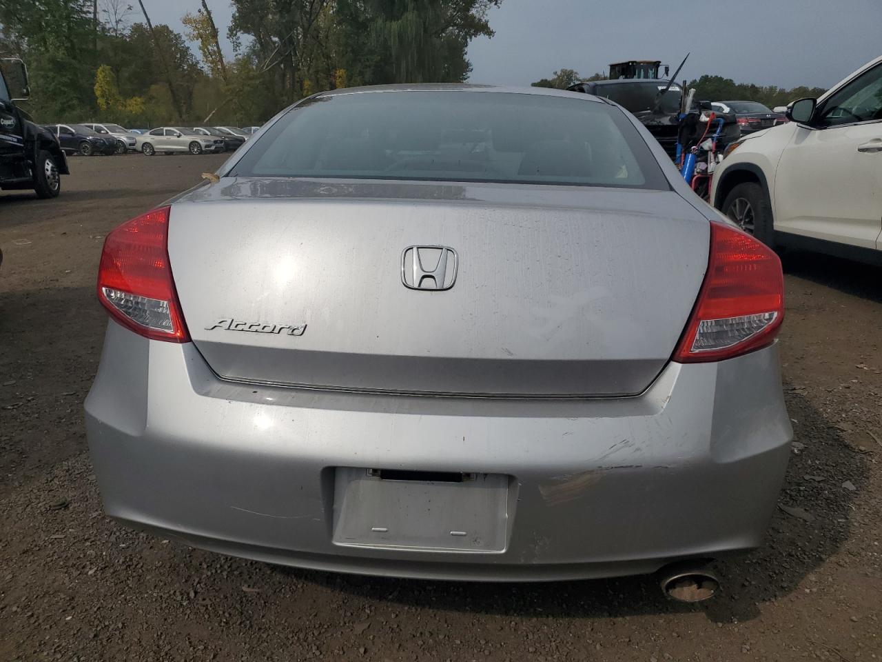 1HGCS1B75BA015213 2011 Honda Accord Ex