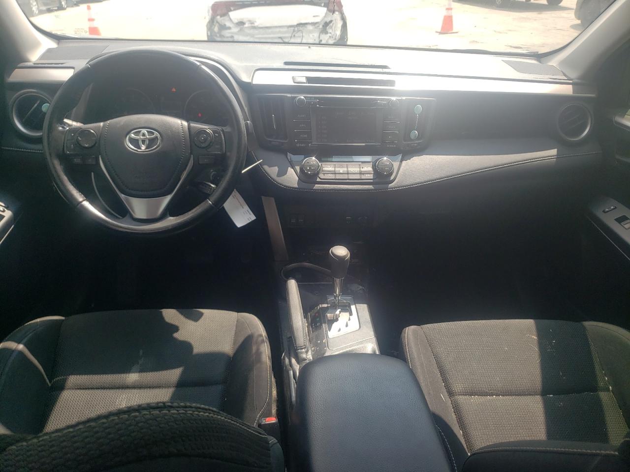 JTMWFREV6HJ714142 2017 Toyota Rav4 Xle