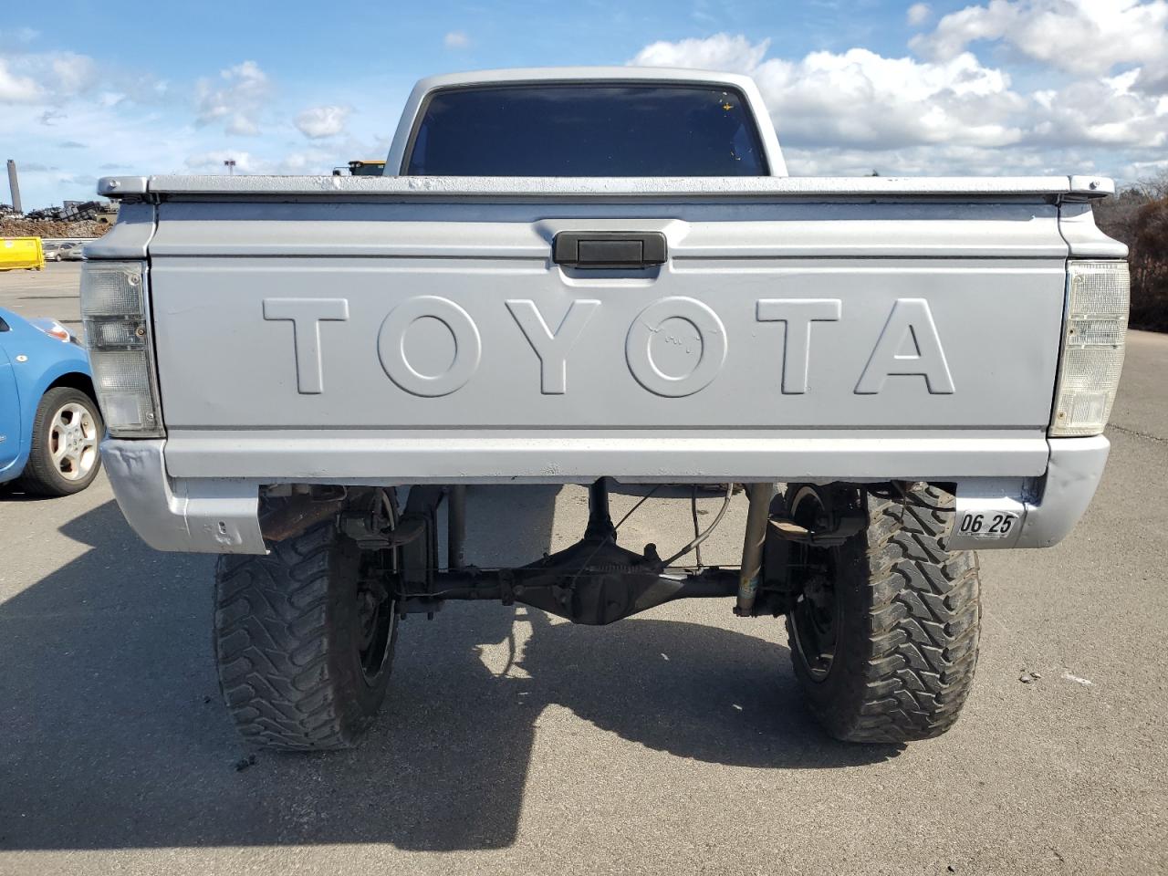 1987 Toyota Pickup 1/2 Ton Rn50 VIN: JT4RN50R1H0261184 Lot: 73067064