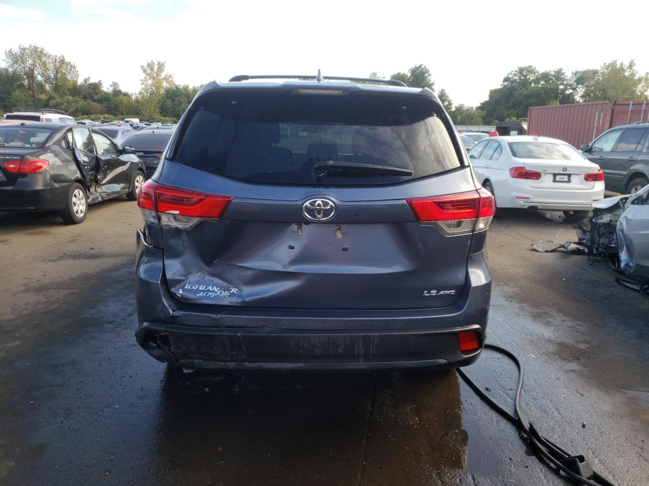 2018 Toyota Highlander Le VIN: 5TDBZRFH7JS855342 Lot: 71393924