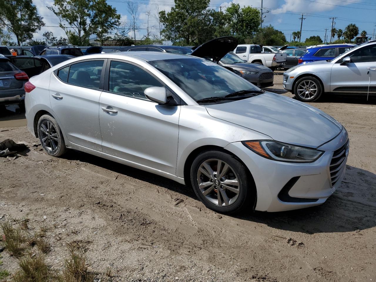 2017 Hyundai Elantra - Image 4
