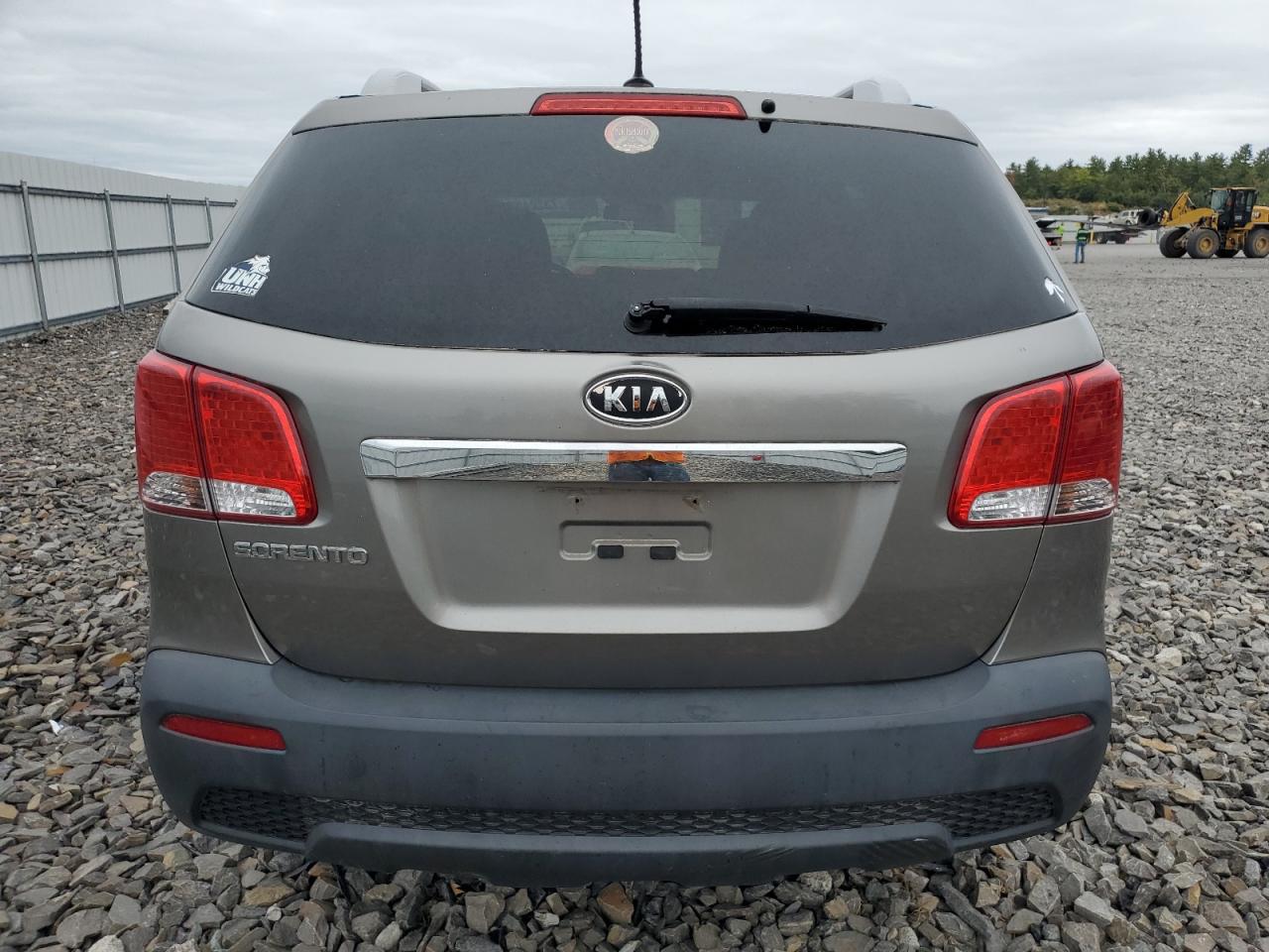 5XYKTDA22BG169067 2011 Kia Sorento Base