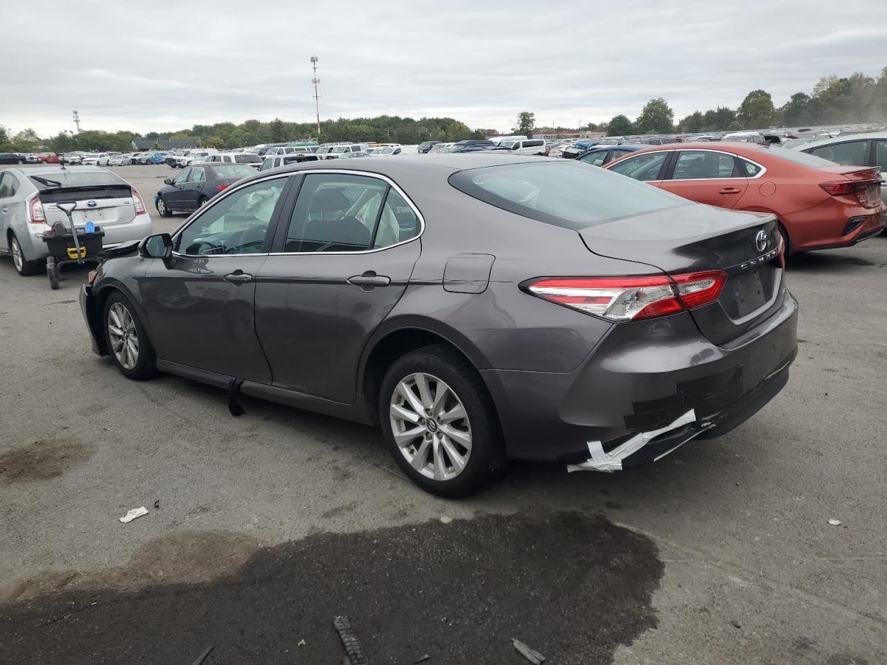 VIN 4T1B11HK4JU651834 2018 TOYOTA CAMRY no.2