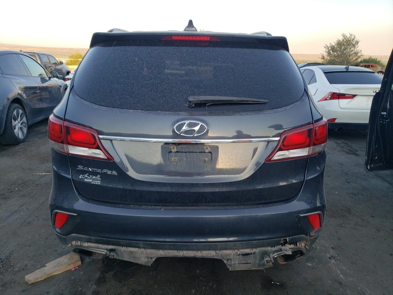 KM8SM4HF8JU275912 2018 Hyundai Santa Fe Se