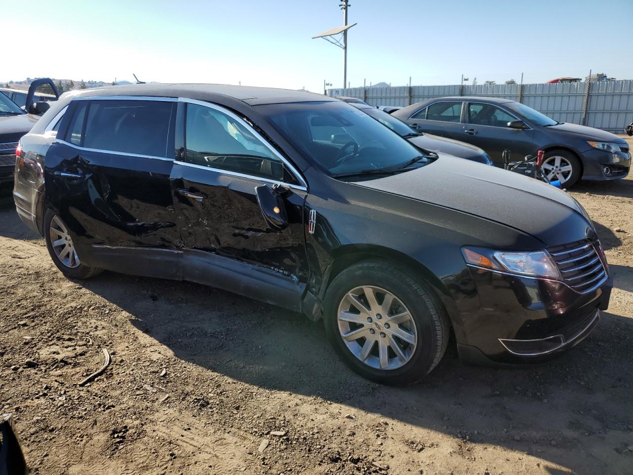 2019 Lincoln MKT - Image 4