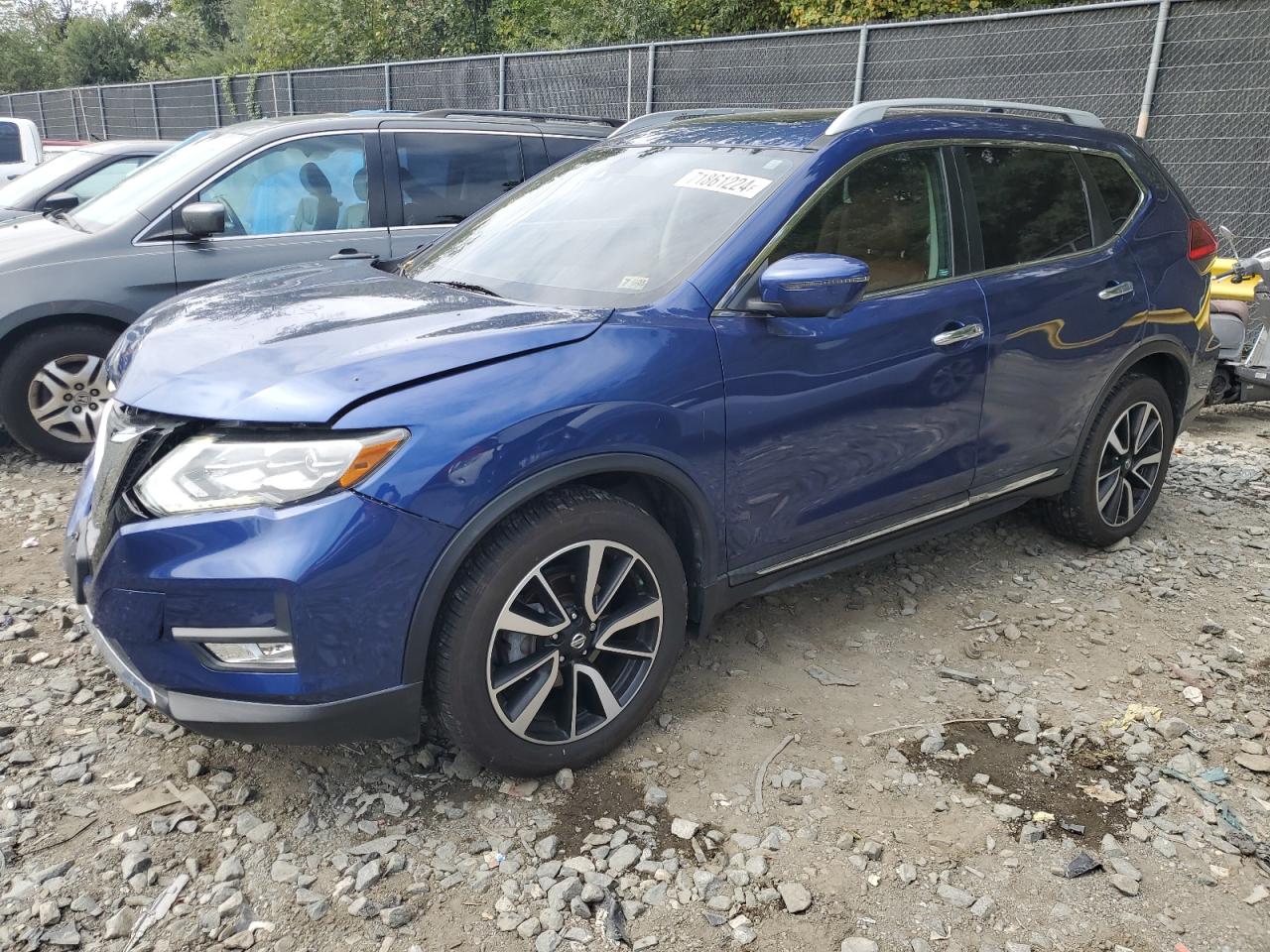 5N1AT2MV3HC883739 2017 NISSAN ROGUE - Image 1