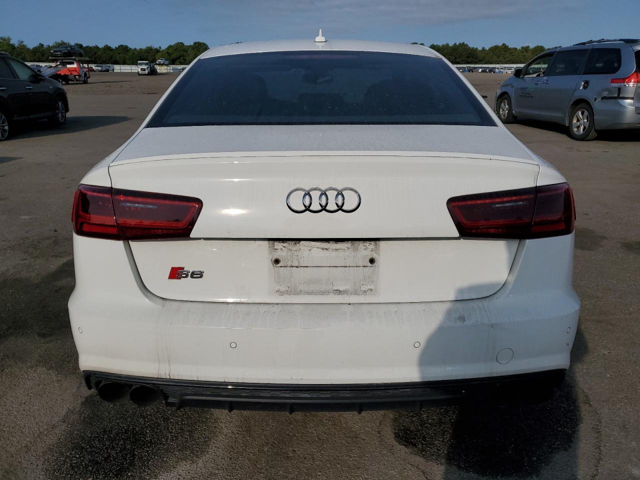 WAUHFAFC8JN007112 2018 Audi S6 Prestige