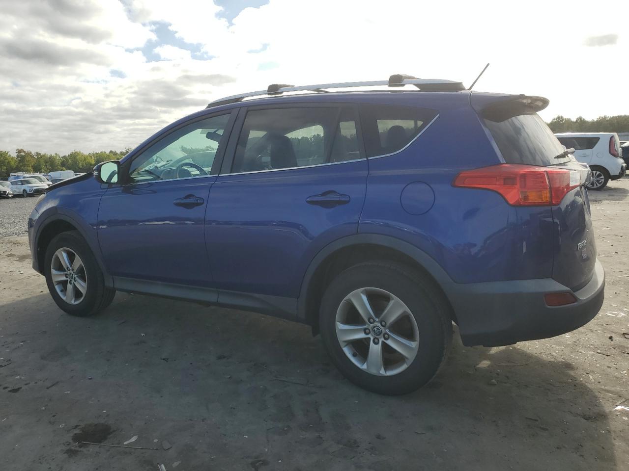 2T3RFREV6FW369609 2015 TOYOTA RAV 4 - Image 2