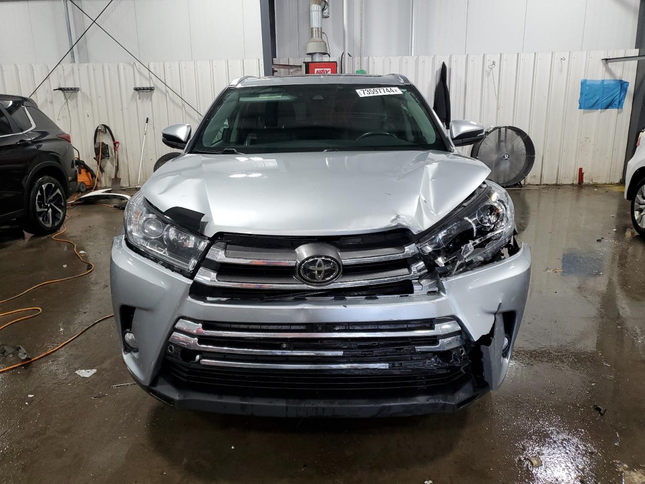 5TDDZRFH8HS463134 2017 Toyota Highlander Limited