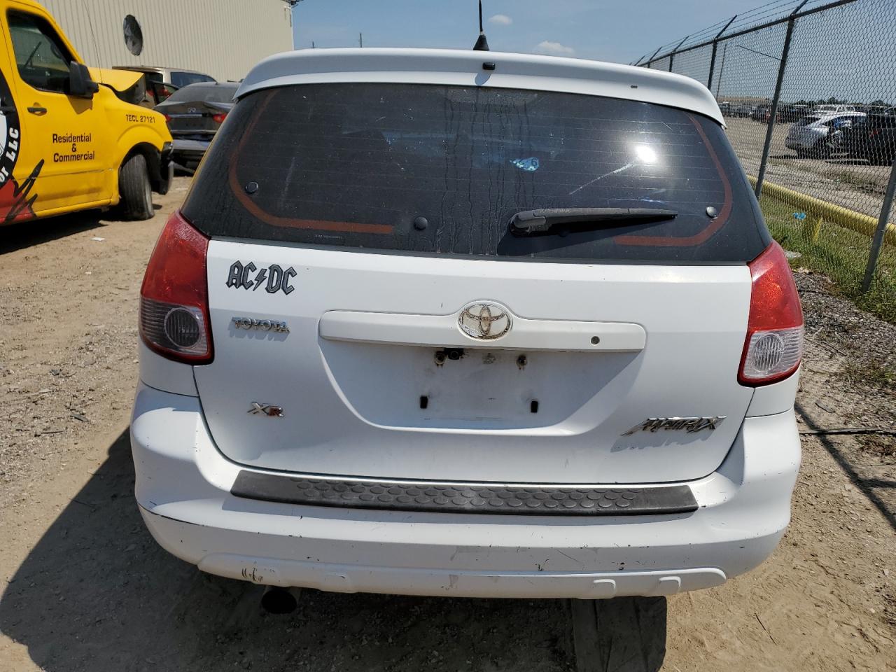 2003 Toyota Corolla Matrix Xr VIN: 2T1KR32E03C000695 Lot: 71465944