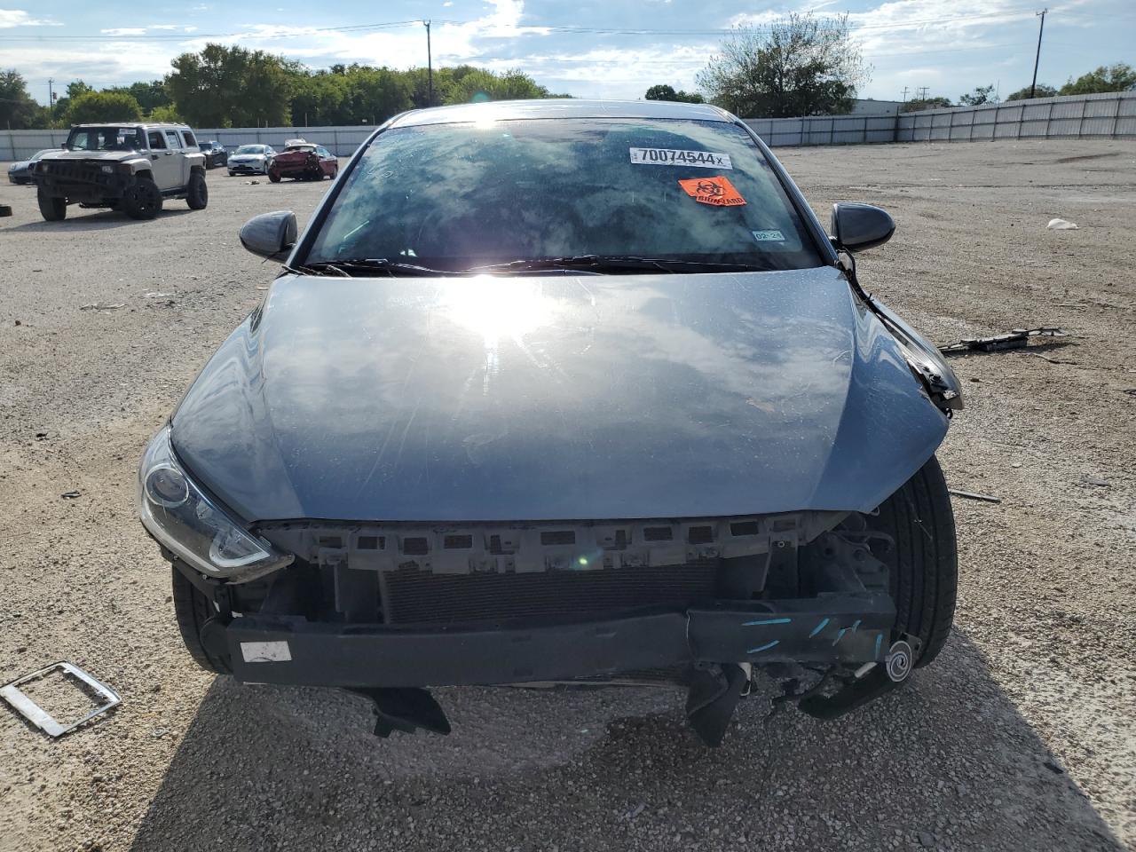 2018 Hyundai Elantra - Image 5