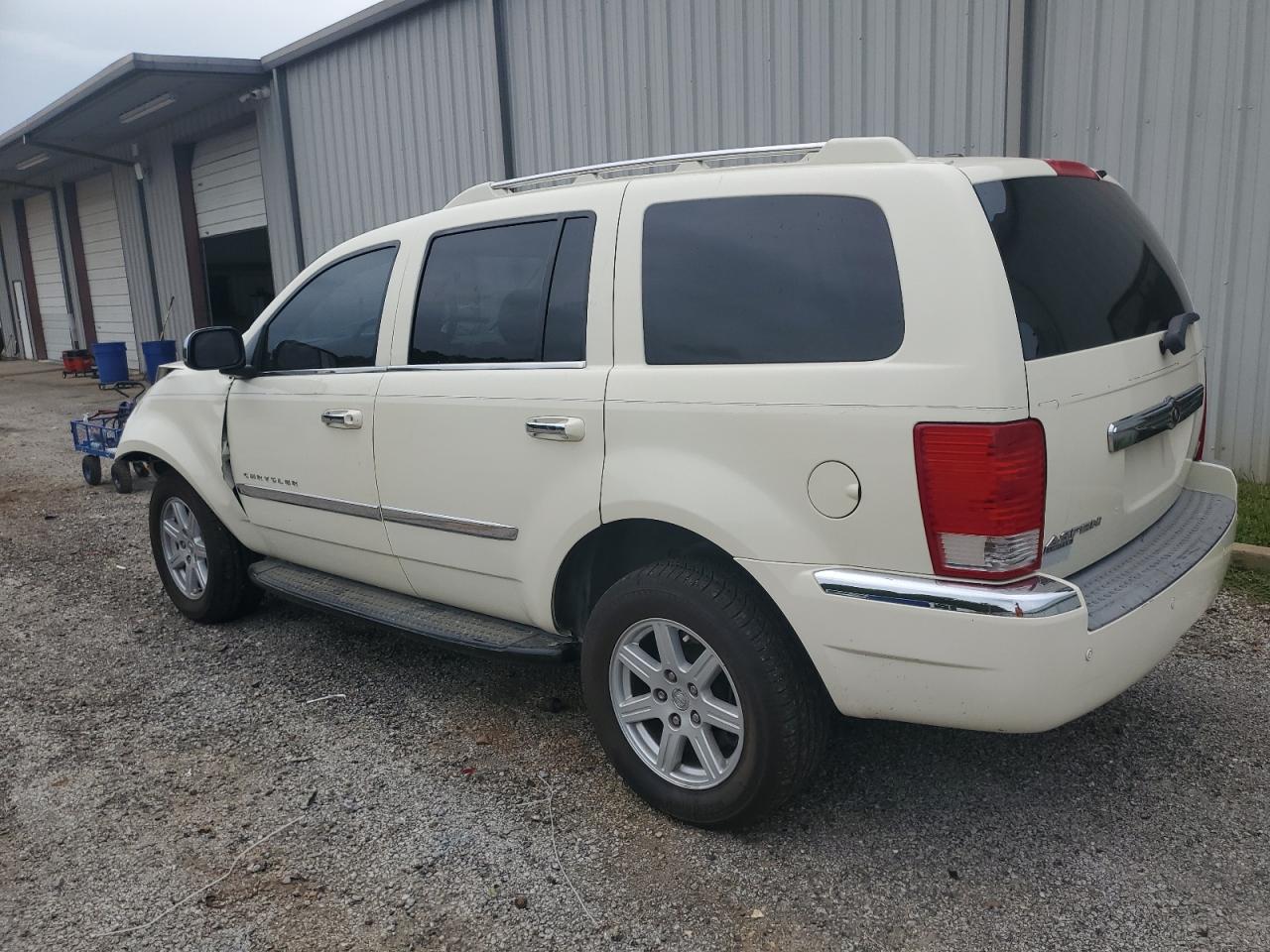 2007 Chrysler Aspen - Image 2
