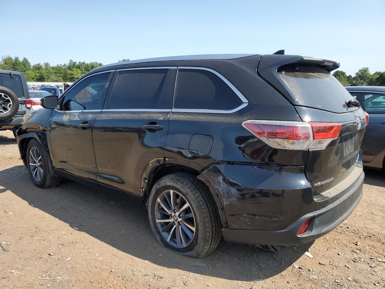 5TDJZRFH9JS556088 2018 TOYOTA HIGHLANDER - Image 2