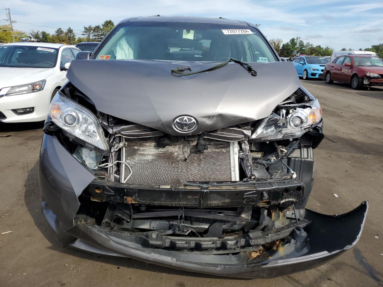 2016 Toyota Sienna - Image 5