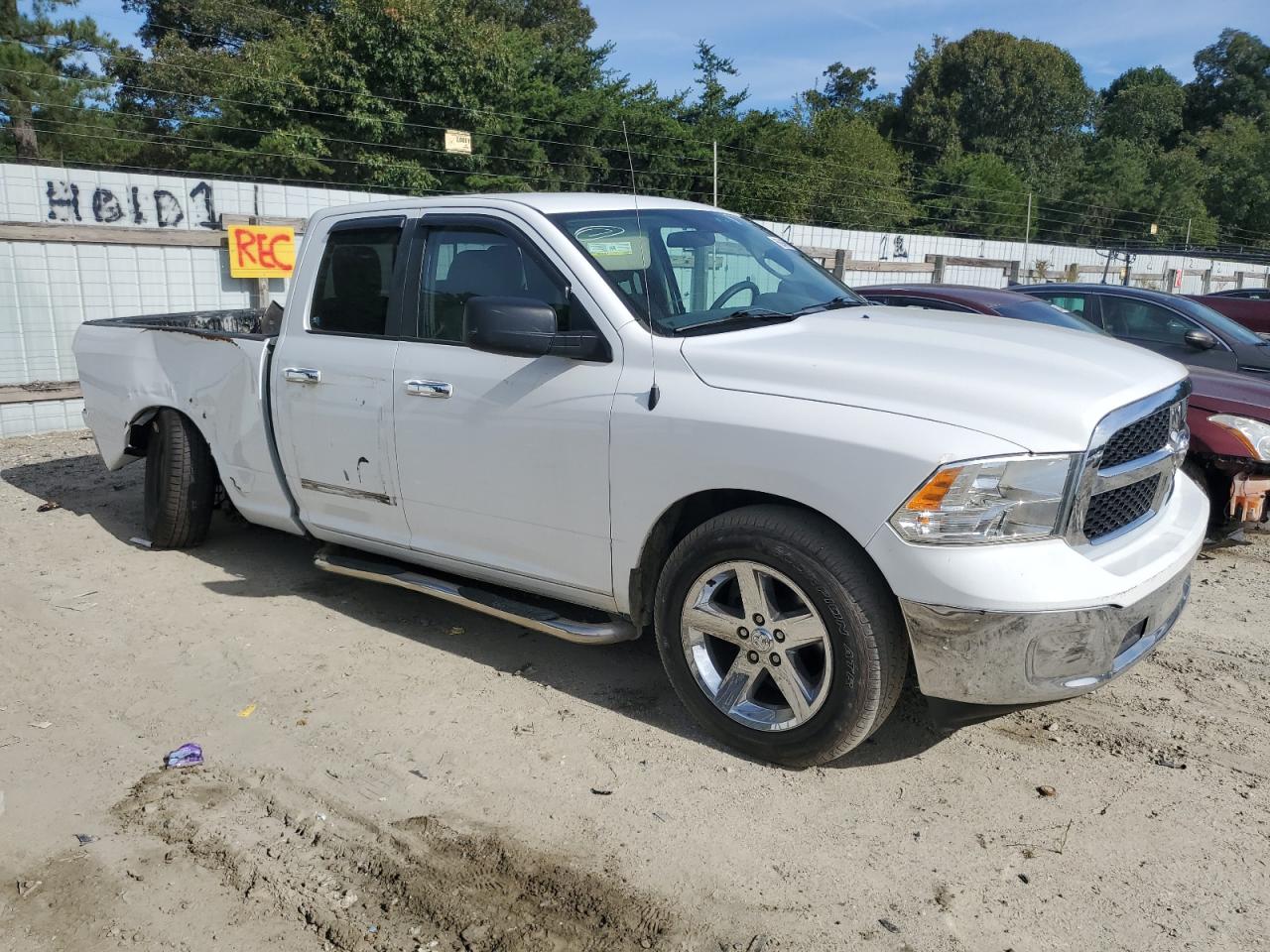 1C6RR6GG9JS296572 2018 Ram 1500 Slt