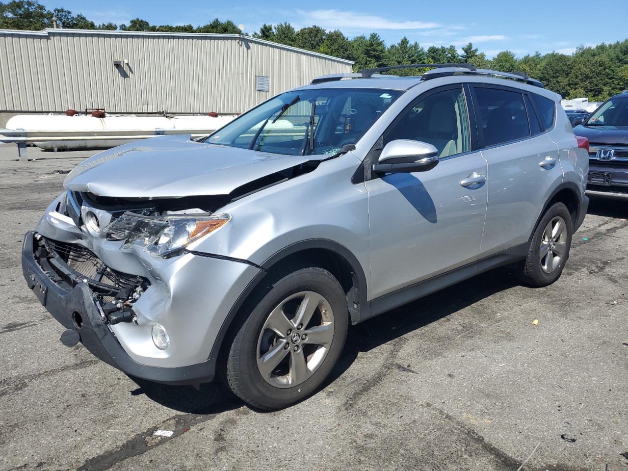 VIN JTMRFREV6FD127609 2015 TOYOTA RAV4 no.1