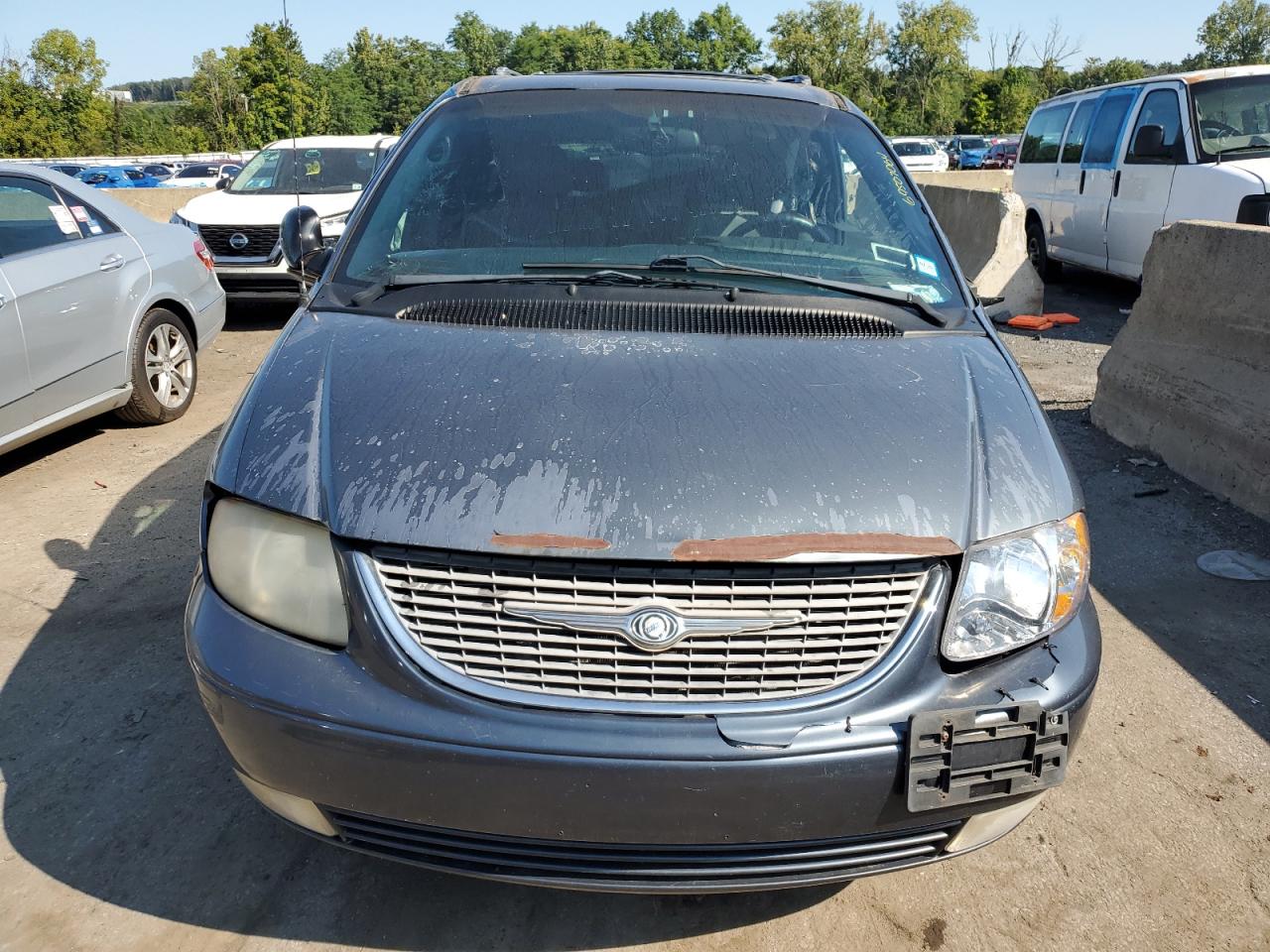 2C8GP64L11R321830 2001 Chrysler Town & Country Limited