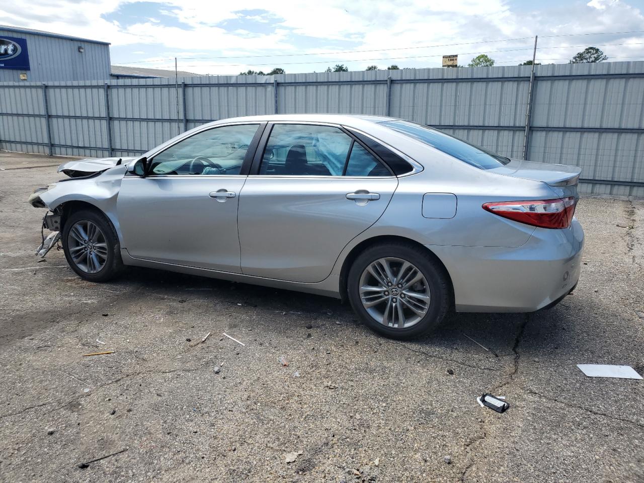 4T1BF1FK5FU001714 2015 TOYOTA CAMRY - Image 2