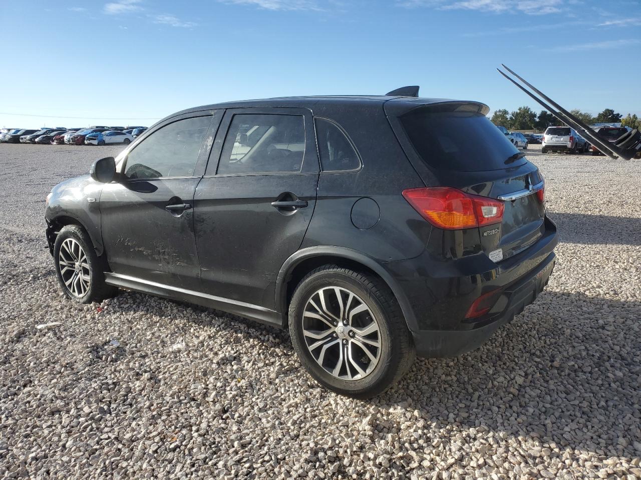 JA4AP3AU8KU018416 2019 MITSUBISHI OUTLANDER - Image 2