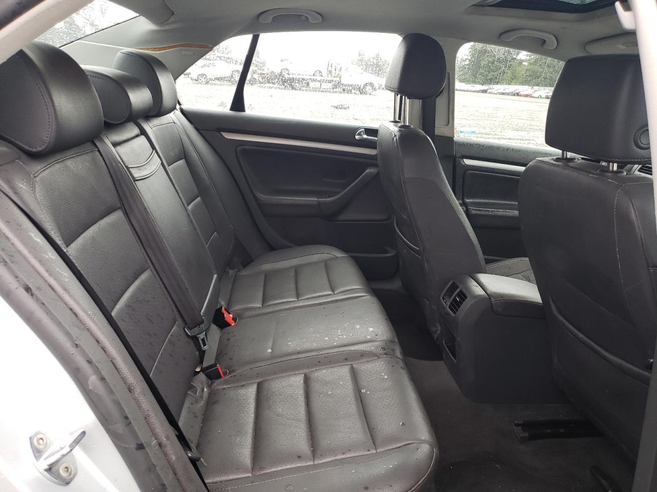 2005 Volkswagen Jetta - Image 10