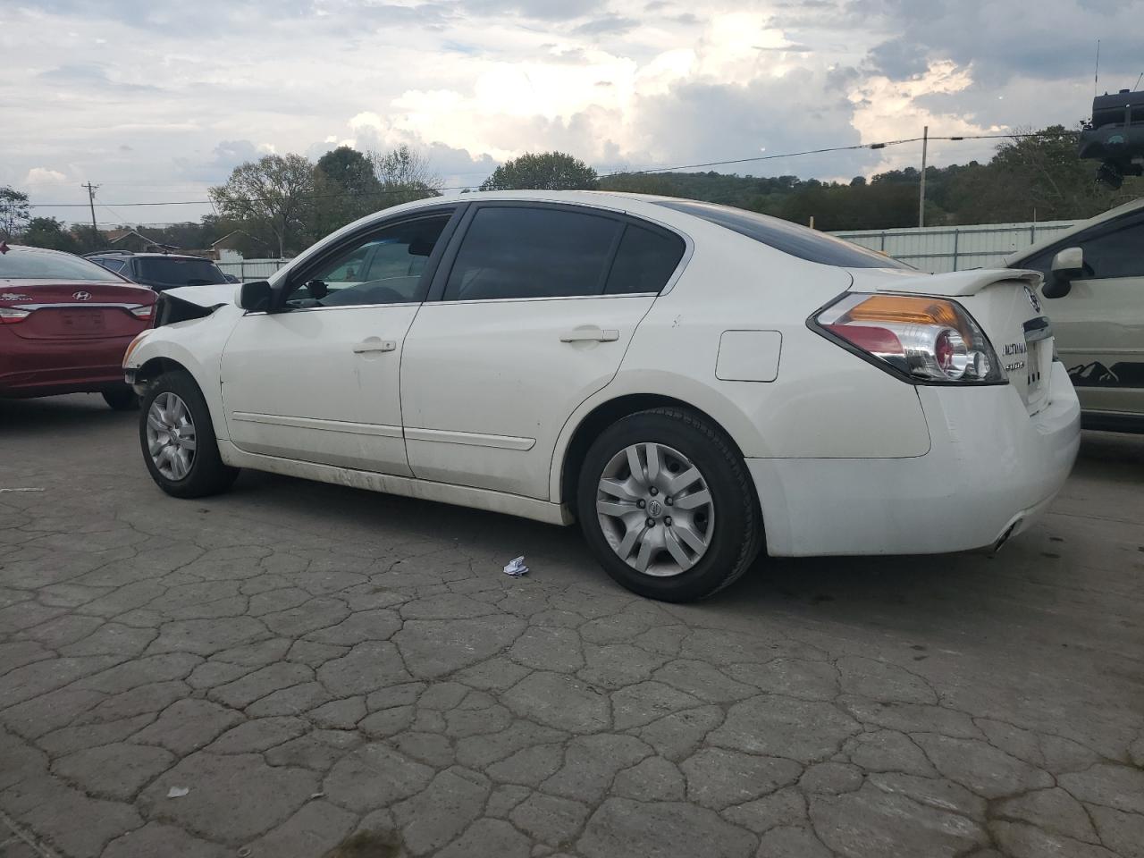 2010 Nissan Altima - Image 2