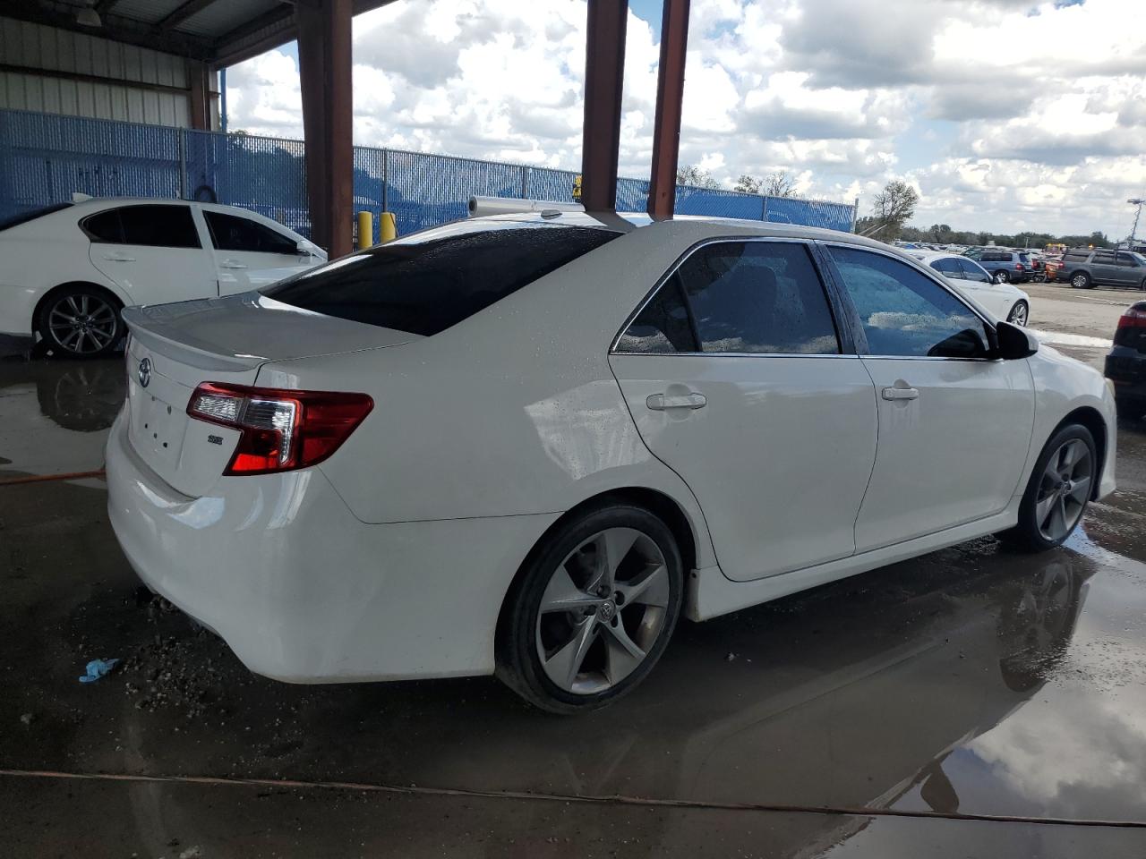 2014 Toyota Camry - Image 3