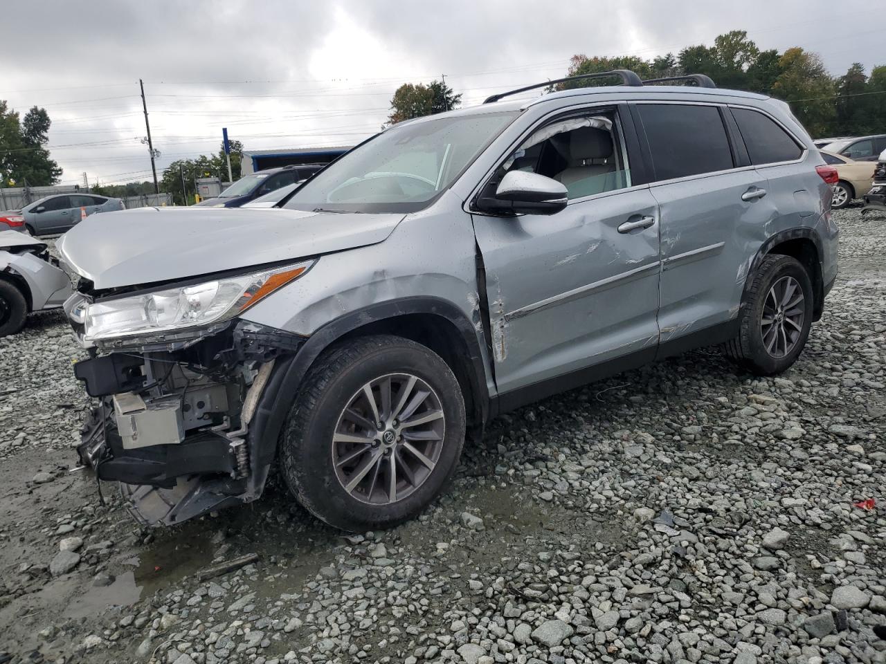 5TDJZRFH7KS563302 2019 Toyota Highlander Se