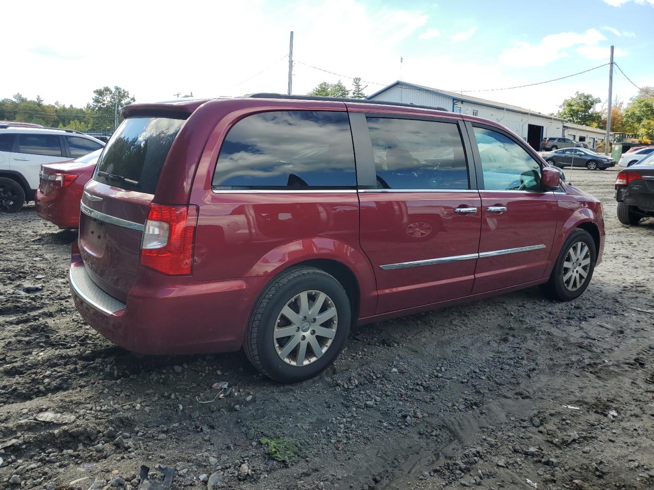 2015 Chrysler Town & Country - Image 3