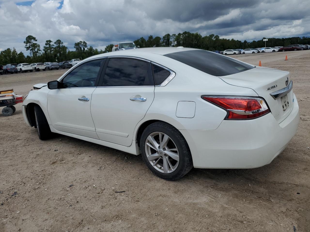 2014 Nissan Altima - Image 2