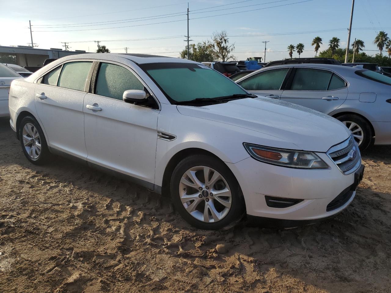 2011 Ford Taurus - Image 4