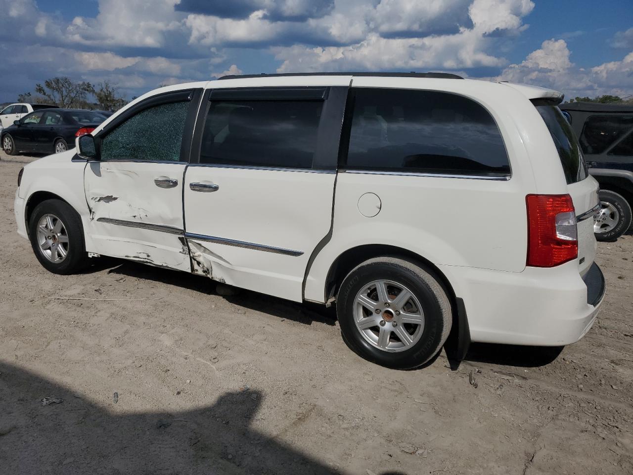2012 Chrysler Town & Country - Image 2