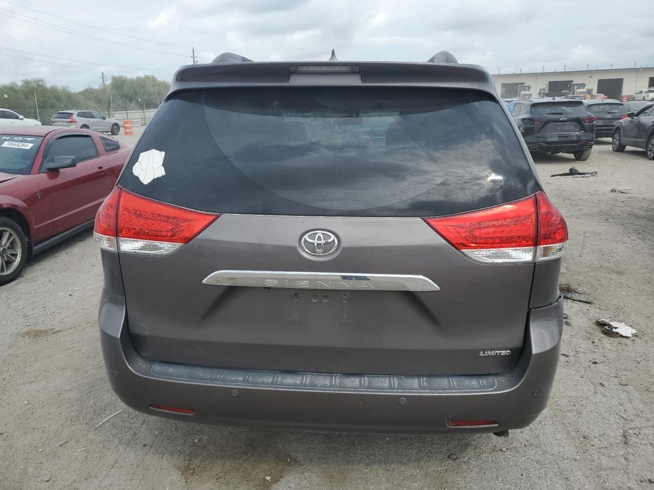 5TDYK3DC6BS036410 2011 Toyota Sienna Xle