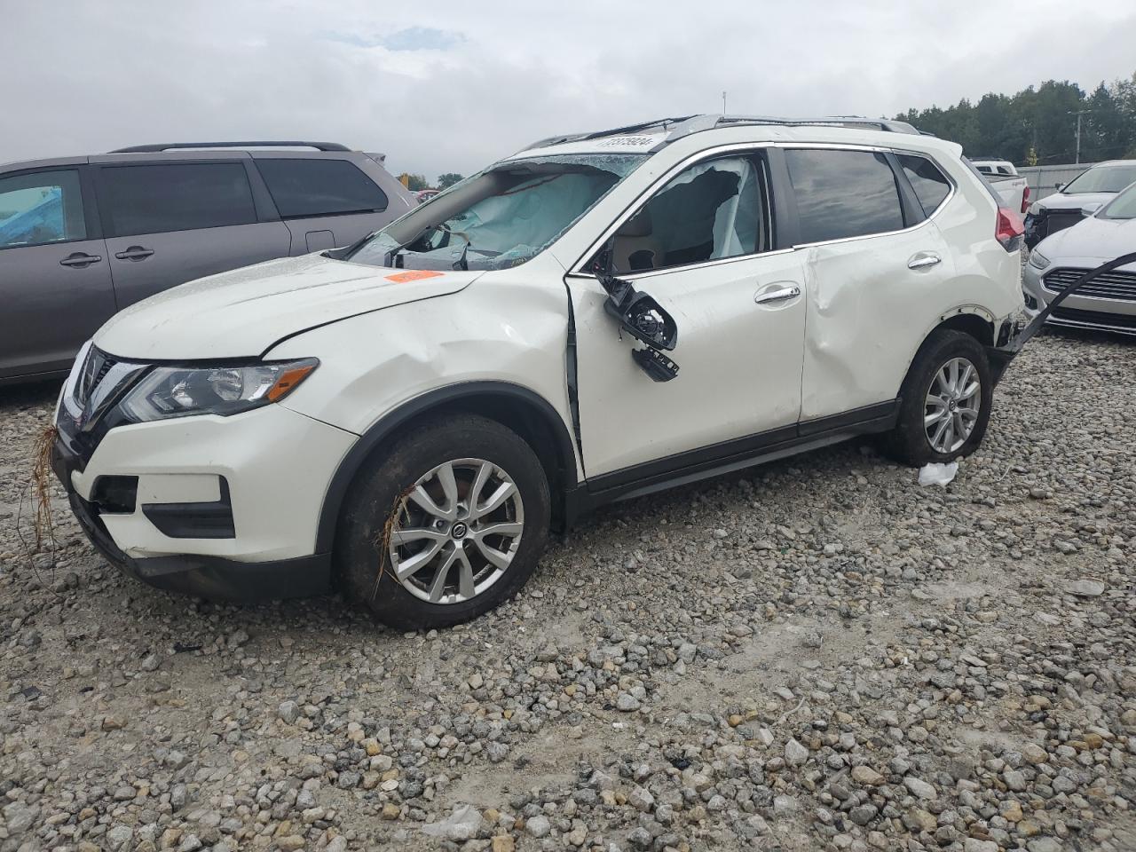 5N1AT2MV5HC859040 2017 NISSAN ROGUE - Image 1