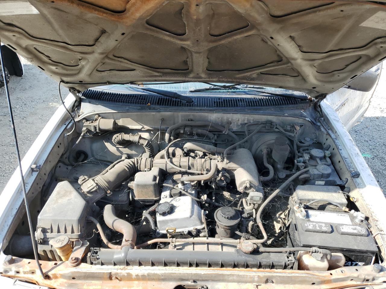 4TANL42N3YZ610121 2000 Toyota Tacoma