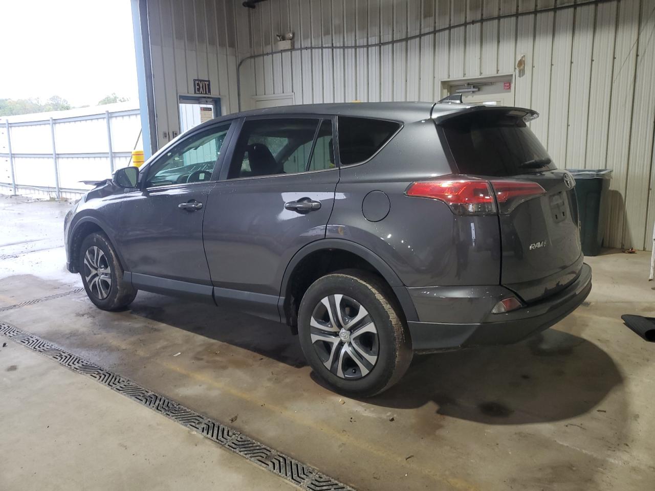 2T3BFREV2JW855313 2018 TOYOTA RAV 4 - Image 2