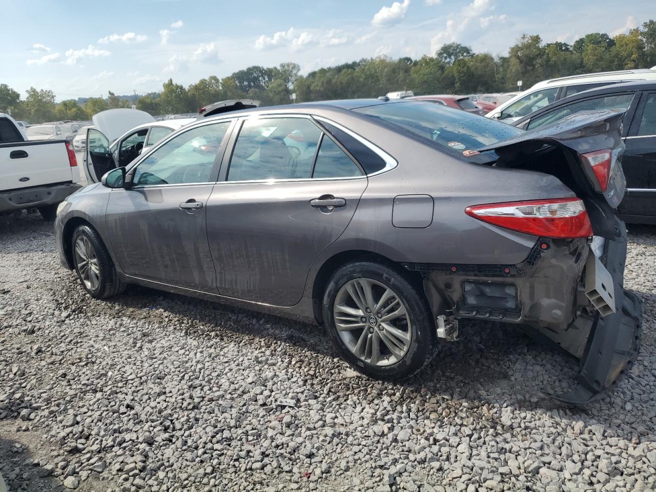 4T1BF1FK5GU236549 2016 TOYOTA CAMRY - Image 2