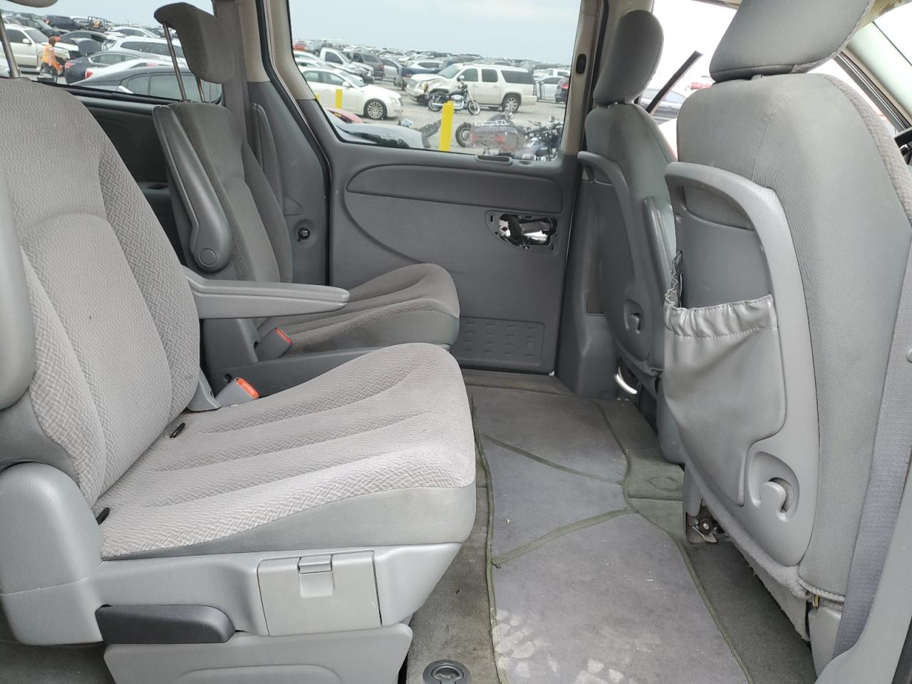 2007 Chrysler Town & Country - Image 11