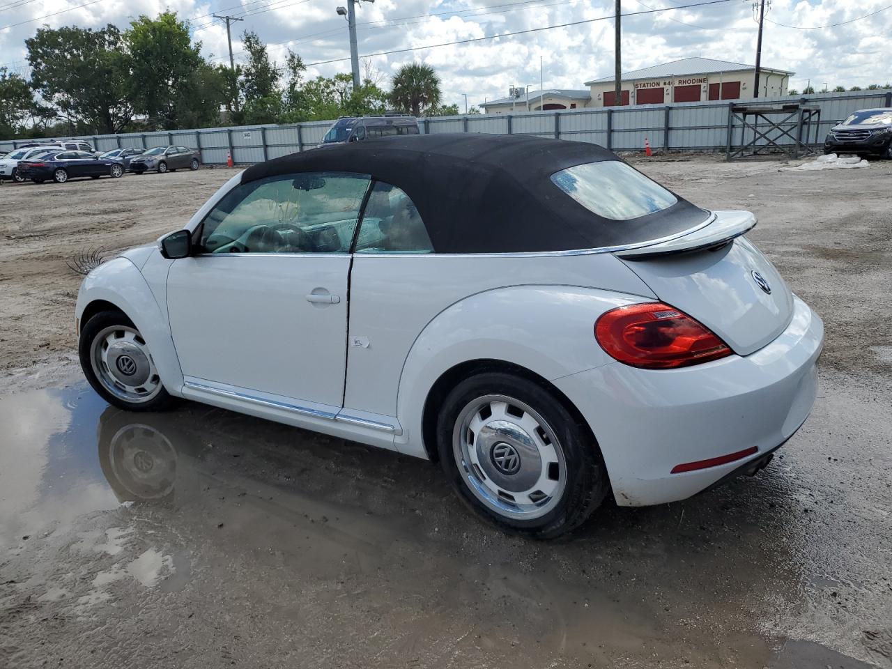 2015 Volkswagen Beetle 1.8T VIN: 3VW517AT0FM810851 Lot: 73813334