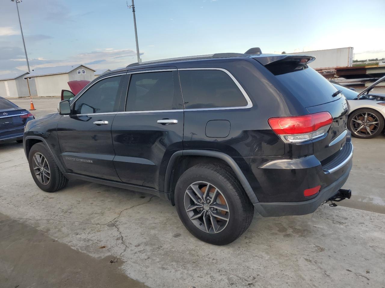 1C4RJEBG1HC746656 2017 JEEP GRAND CHEROKEE - Image 2