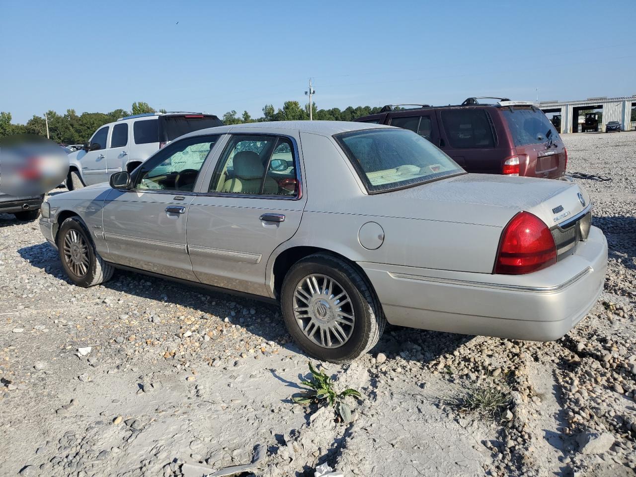 2009 Mercury Grand Marquis - Image 2