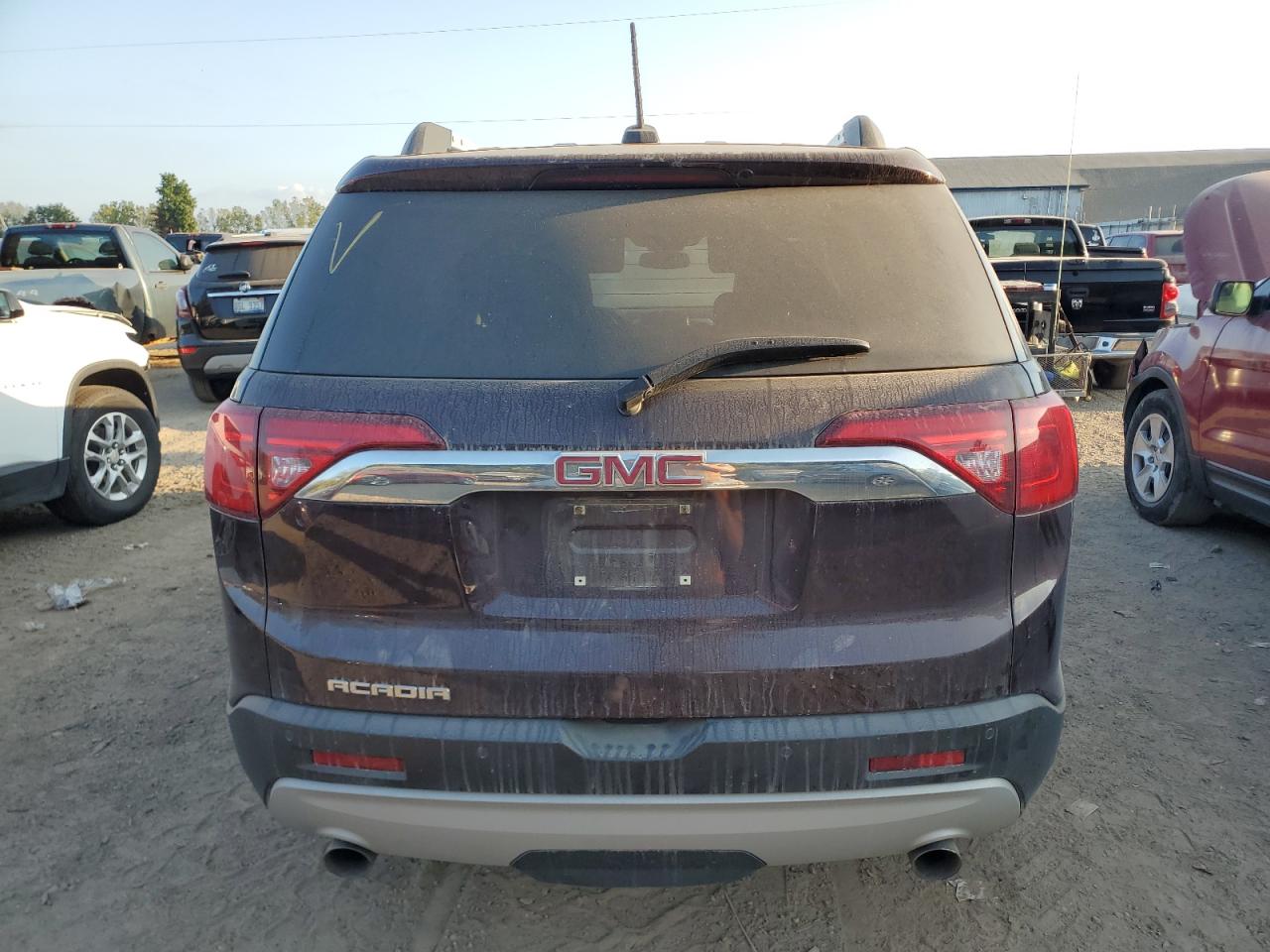 1GKKNNLS8HZ313300 2017 GMC Acadia Slt-2