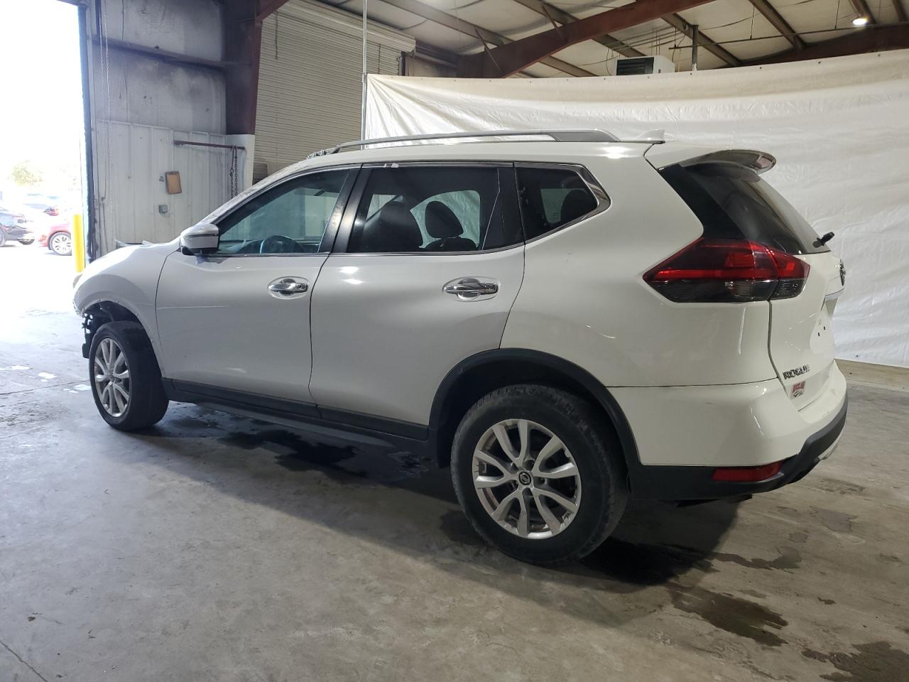 5N1AT2MV8JC800604 2018 NISSAN ROGUE - Image 2