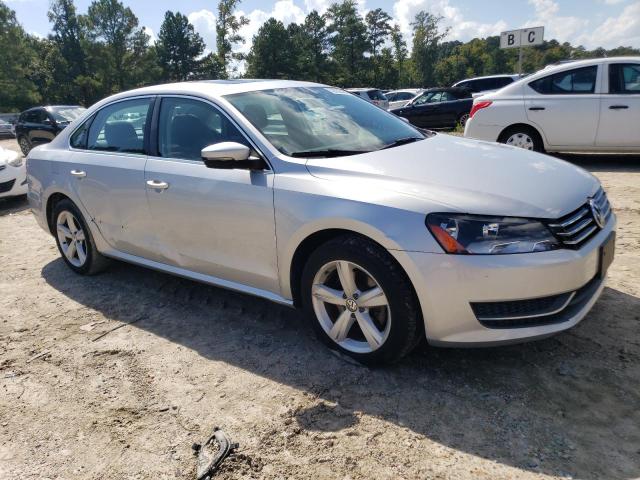  VOLKSWAGEN PASSAT 2013 Сріблястий