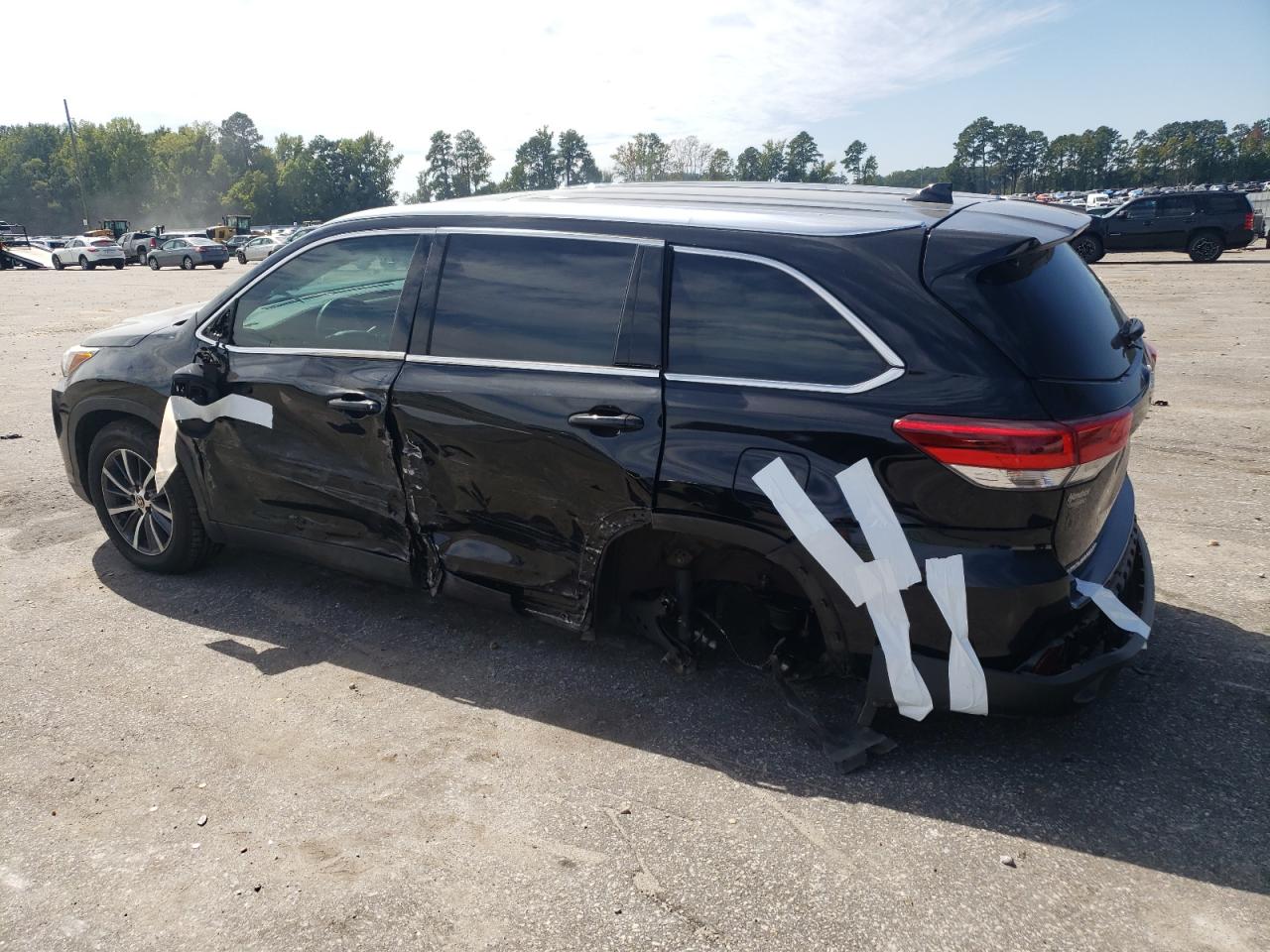 5TDKZRFH5KS575016 2019 TOYOTA HIGHLANDER - Image 2