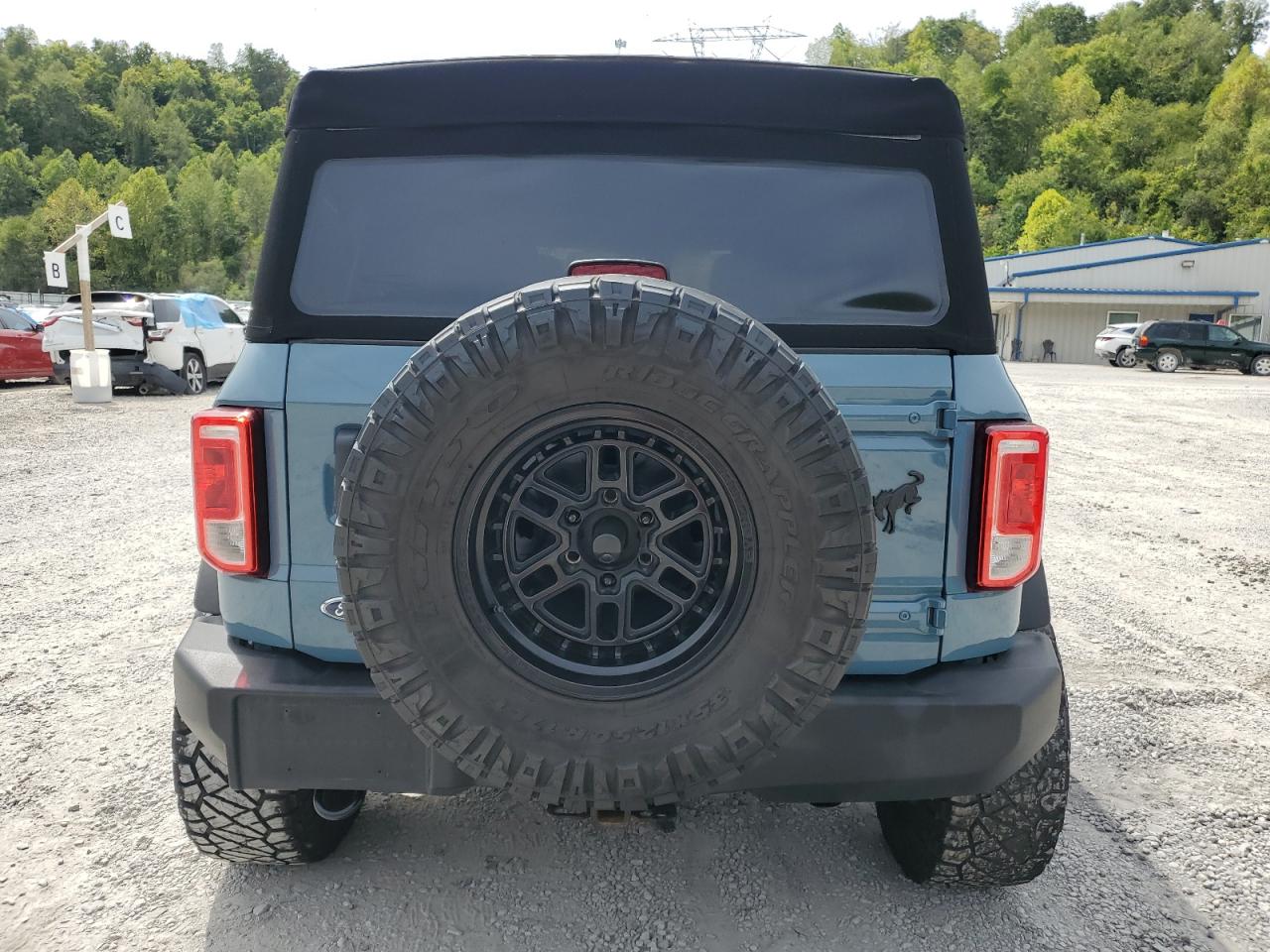 2021 Ford Bronco Base VIN: 1FMDE5AP9NLB56437 Lot: 70031044