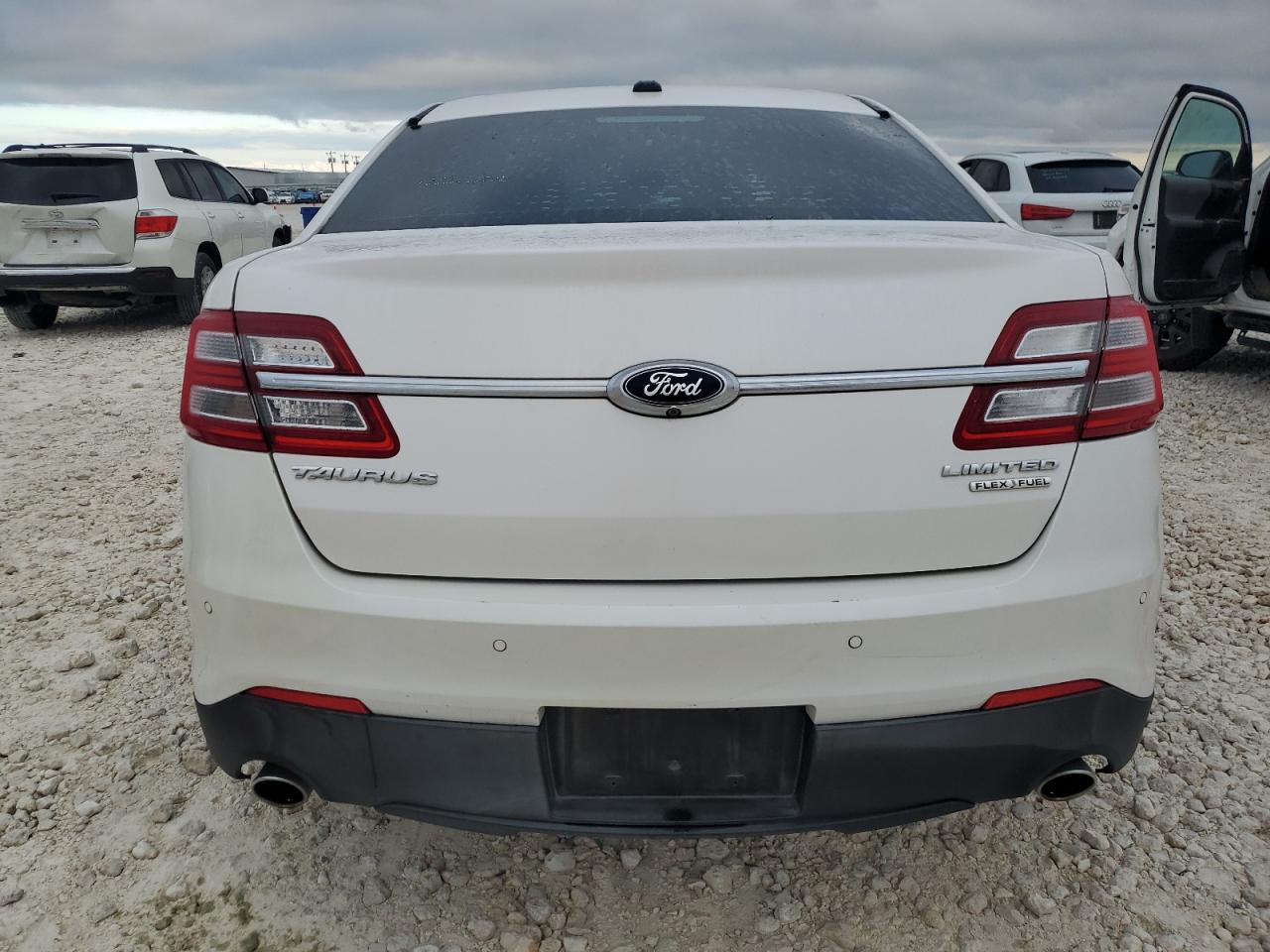 1FAHP2F8XFG103620 2015 Ford Taurus Limited