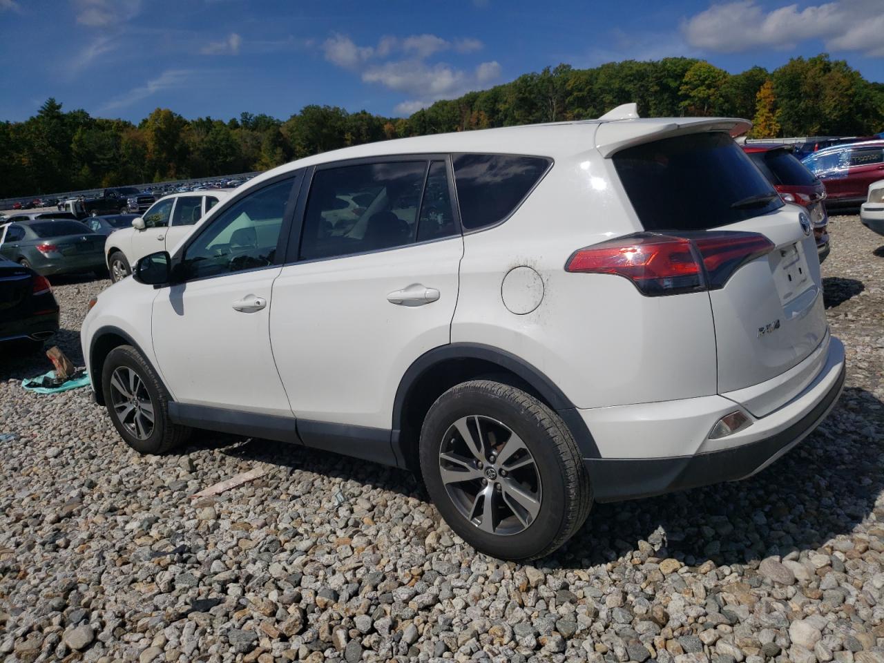 2T3RFREV4JW702530 2018 TOYOTA RAV 4 - Image 2